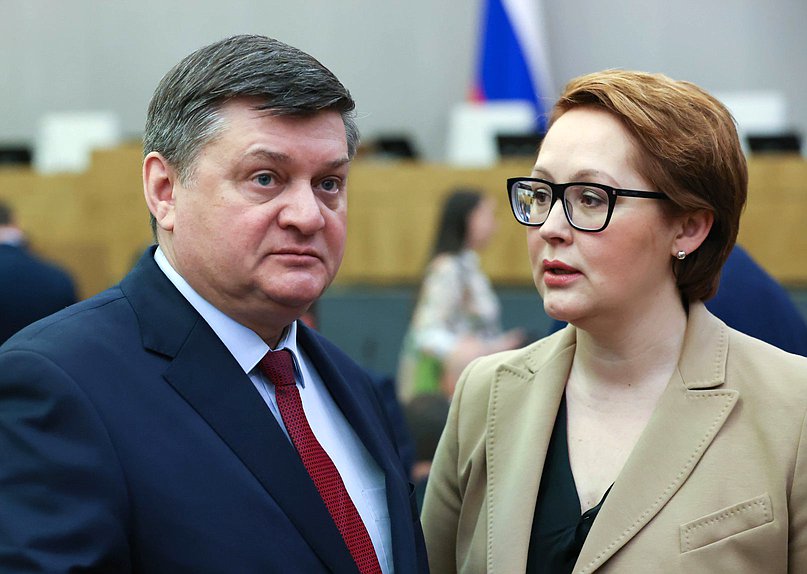 Член Комитета по безопасности и противодействию коррупции Иван Квитка и член Комитета по малому и среднему предпринимательству Наталия Полуянова