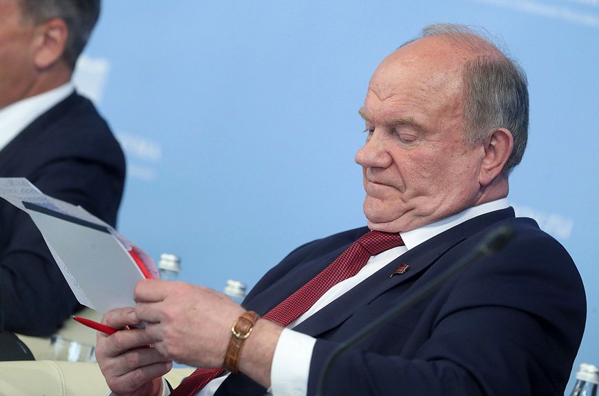 Руководитель фракции КПРФ Геннадий Зюганов