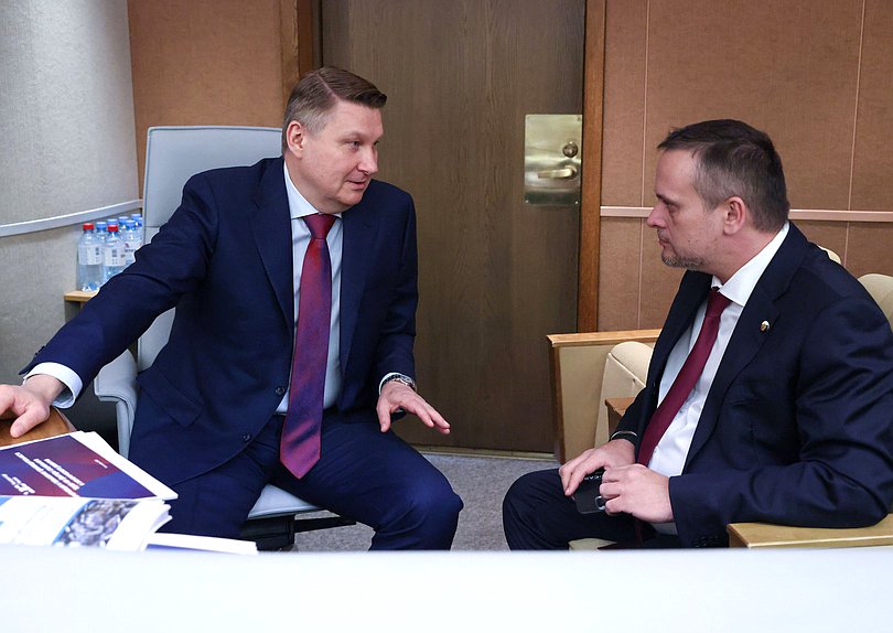 Полномочный представитель Правительства РФ в Государственной Думе Александр Синенко и Министр транспорта РФ Андрей Никитин