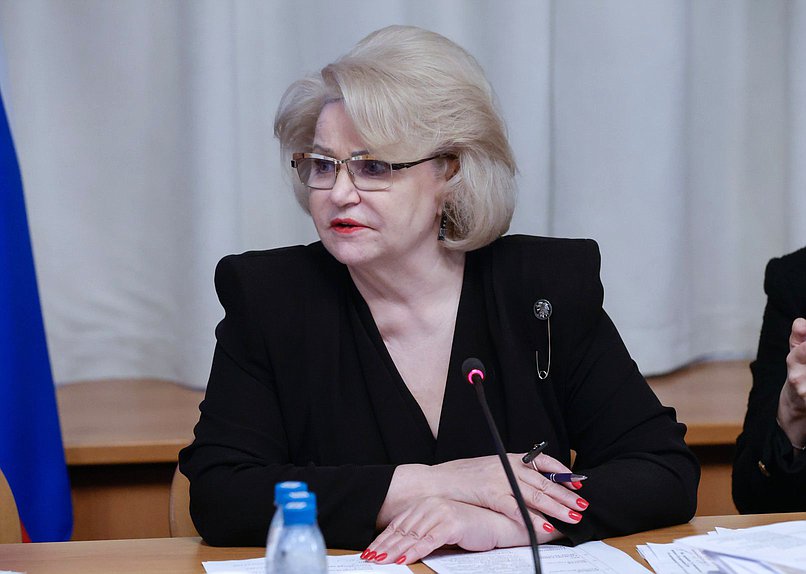 Председатель Комитета по защите семьи, вопросам отцовства, материнства и детства Нина Останина
