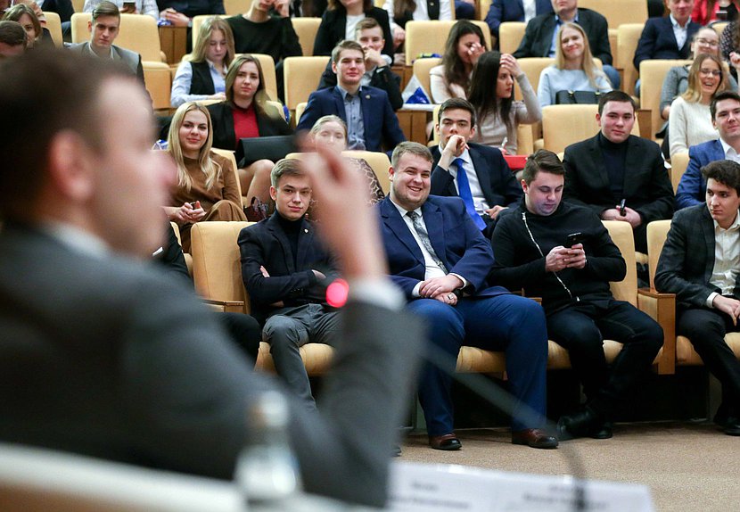 Круглый стол на тему «Желтые жилеты» во Франции: прямая демократия или попытка госпереворота?»