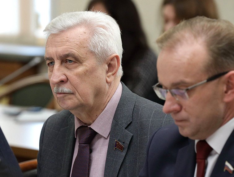 Член Комитета по охране здоровья Николай Осадчий