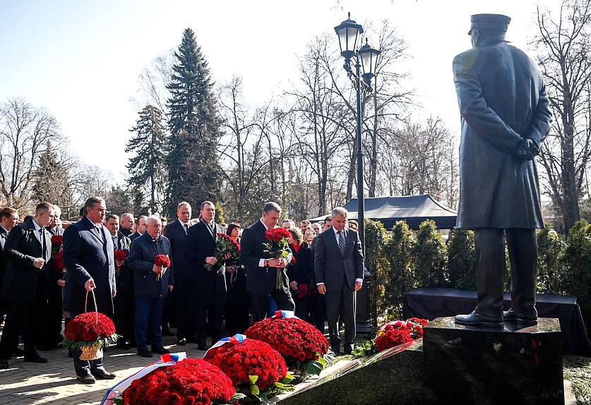 Председатель Государственной Думы Вячеслав Володин и руководитель фракции ЛДПР Леонид Слуцкий