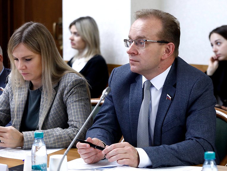 Член Комитета по охране здоровья Михаил Кизеев