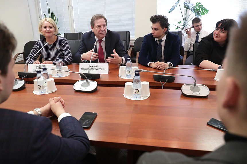 Заместитель Председателя Комитета по науке и высшему образованию Екатерина Харченко и член Комитета Михаил Кузьмин