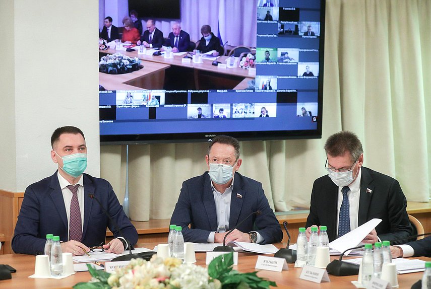Круглый стол на тему «Совершенствование правового регулирования государственной молодежной политики: региональный аспект»