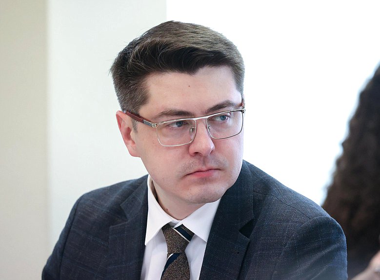 Заместитель Председателя Комитета по промышленности и торговле Александр Спиридонов