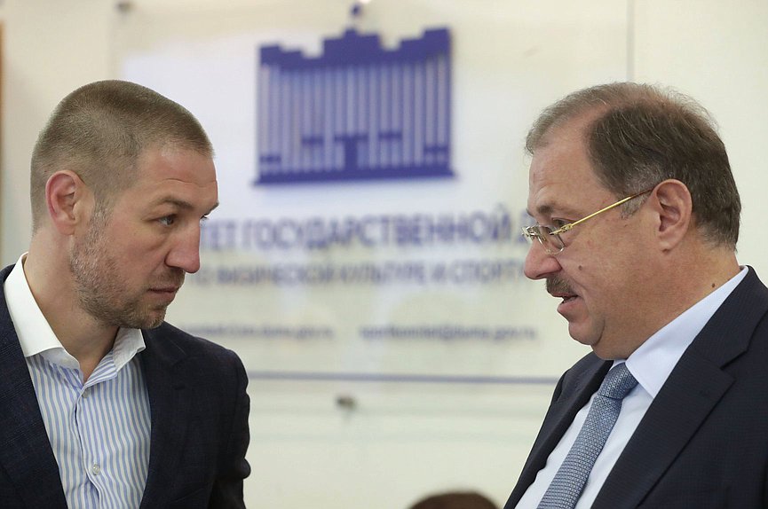 Первый заместитель Председателя Комитета по физической культуре и спорту Дмитрий Пирог и член Комитета Борис Пайкин