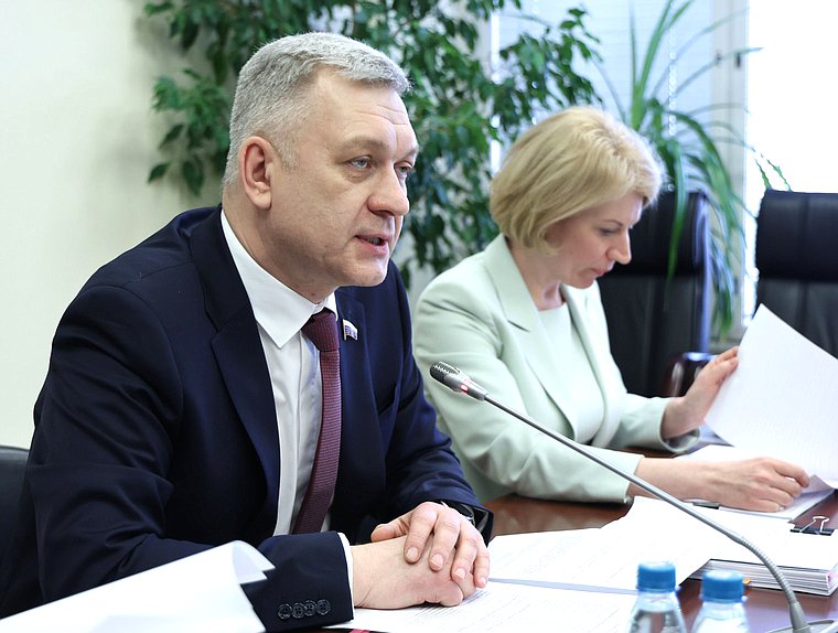 Председатель Комитета по делам национальностей Владимир Иванов