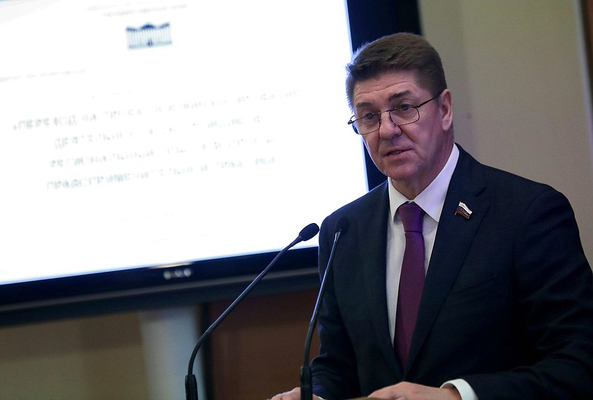 Член Комитета Совета Федерации по федеративному устройству, региональной политике, местному самоуправлению и делам Севера Андрей Шевченко