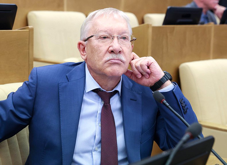 Председатель Комитета по контролю Олег Морозов