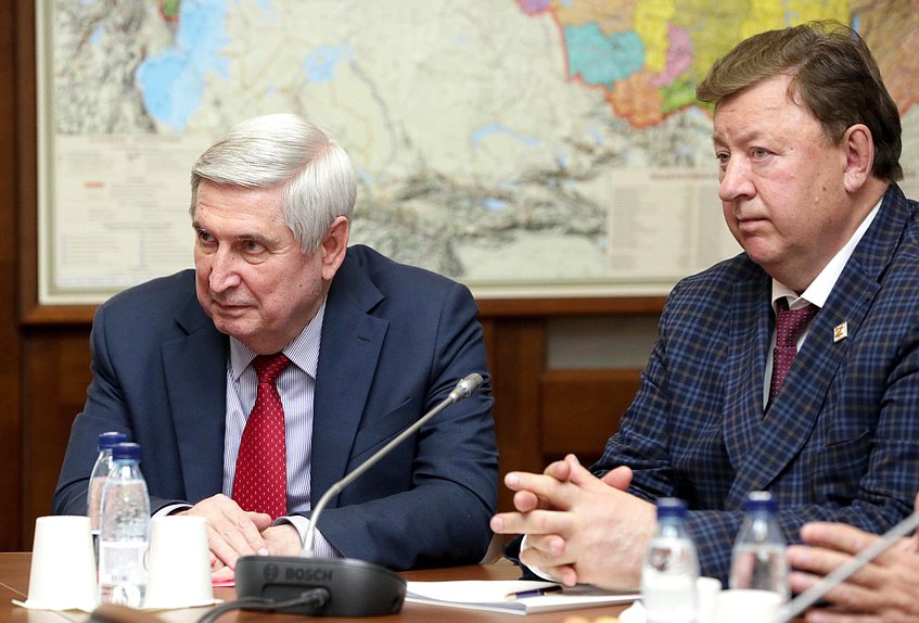 Первый заместитель Председателя Государственной Думы Иван Мельников и Председатель Комитета по аграрным вопросам Владимир Кашин