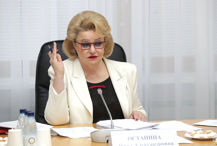 Председатель Комитета по вопросам семьи, женщин и детей Нина Останина