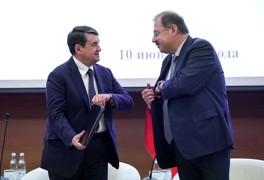Помощник Президента РФ Игорь Левитин и Председатель Комитета по физической культуре, спорту, туризму и делам молодежи Борис Пайкин