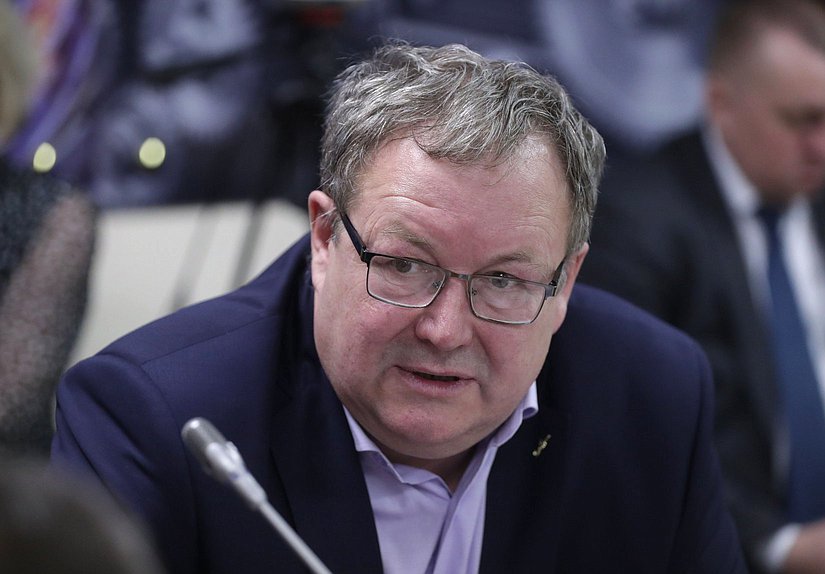 Круглый стол Комитета по экологии, природным ресурсам и охране окружающей среды на тему «Развитие лесного комплекса в условиях санкционного давления со стороны иностранных государств»