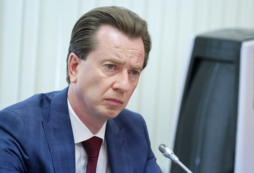 Первый заместитель Председателя Комитета по экологии, природным ресурсам и охране окружающей среды Владимир Бурматов