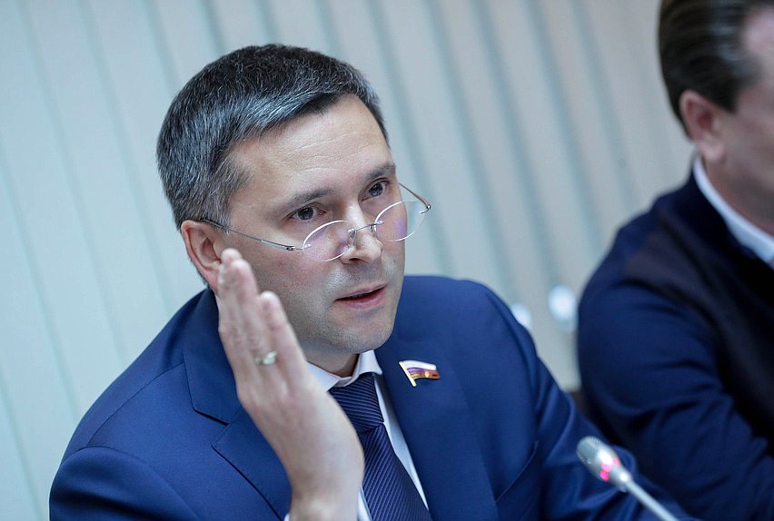 Председатель Комитета по экологии, природным ресурсам и охране окружающей среды Дмитрий Кобылкин