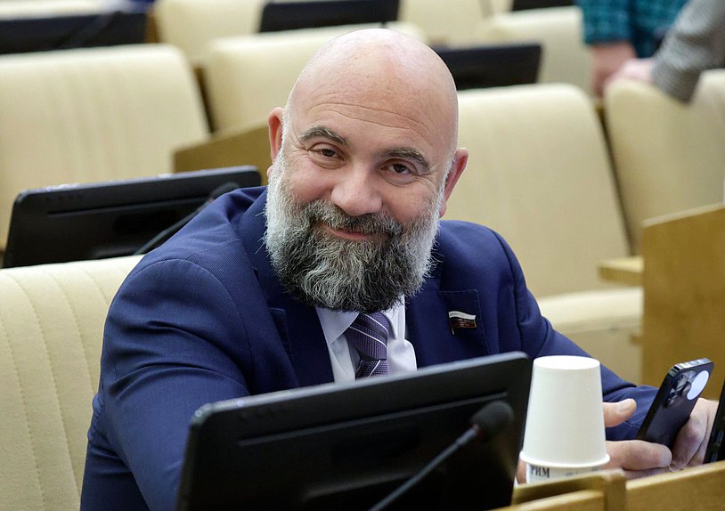 Член Комитета по экологии, природным ресурсам и охране окружающей среды Тимофей Баженов