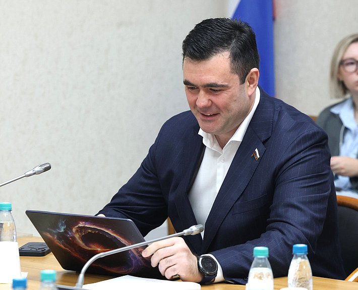 Первый заместитель Председателя Комитета по охране здоровья Сергей Курбатов