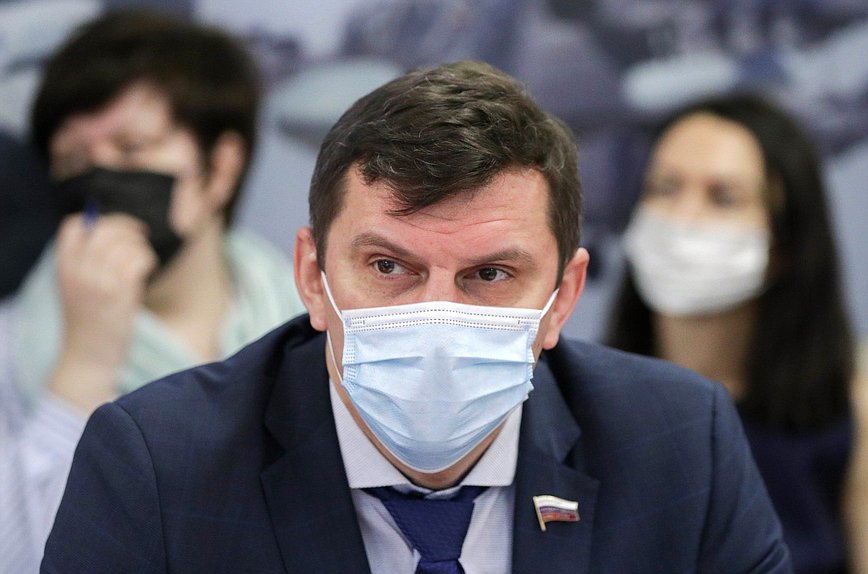 Член Комитета по экономической политике, промышленности, инновационному развитию и предпринимательству Алексей Балыбердин