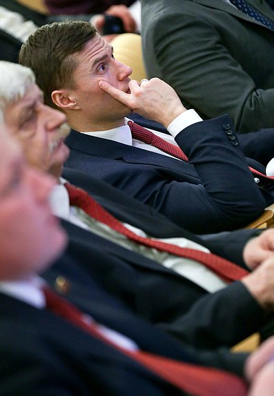 Круглый стол на тему «Законодательное обеспечение полномочий и функциональных обязанностей органов государственной власти РФ и органов местного самоуправления в области обеспечения технической и технологической безопасности теплоэнергетических, водопроводных и газовых сетей, обслуживающих жилой фонд»