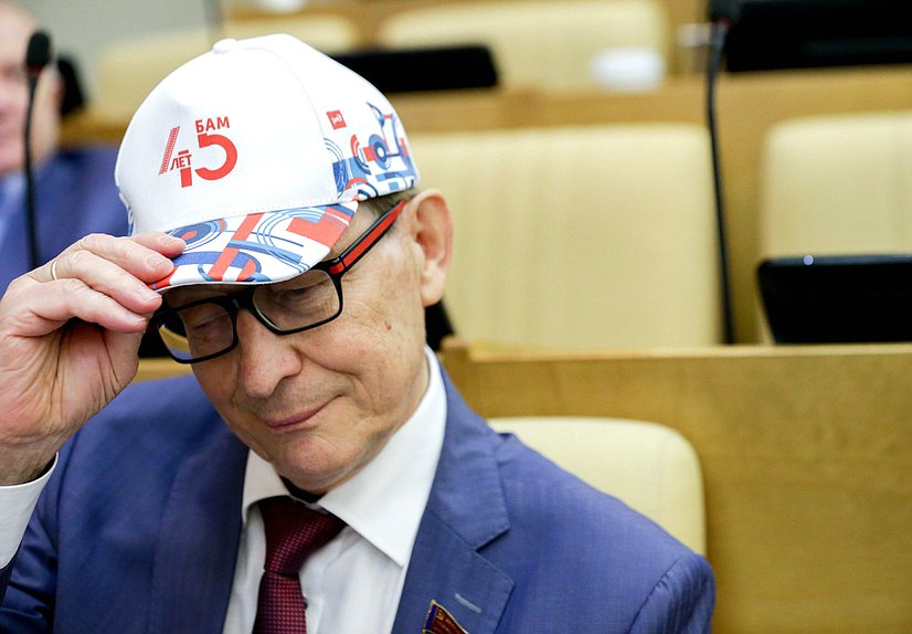 Член Комитета по контролю и Регламенту Владимир Поздняков