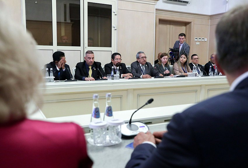 Reunión del Jefe de la Duma Estatal, Vyacheslav Volodin con el Presidente del Parlamento Centroamericano (PARLACEN), Amado Cerrud Acevedo