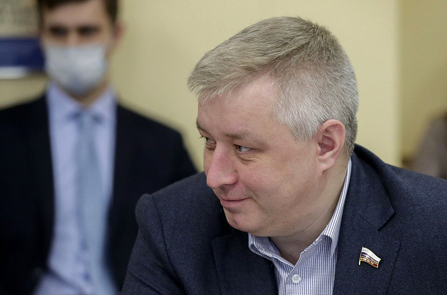 Член Комитета по информационной политике, информационным технологиям и связи Алексей Лисовенко