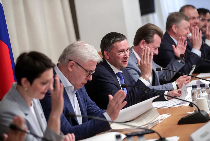 Заседание Комитета по экологии, природным ресурсам и охране окружающей среды