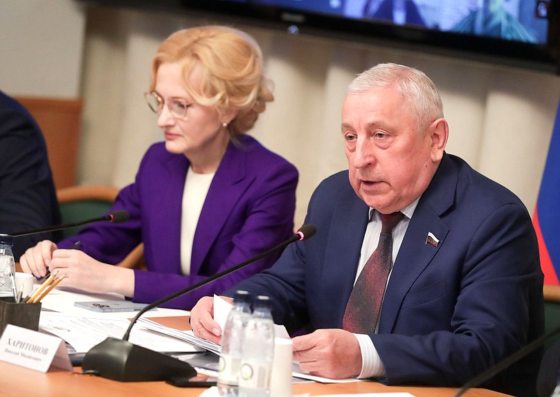Заместитель Председателя Государственной Думы Ирина Яровая и Председатель Комитета по развитию Дальнего Востока и Арктики Николай Харитонов