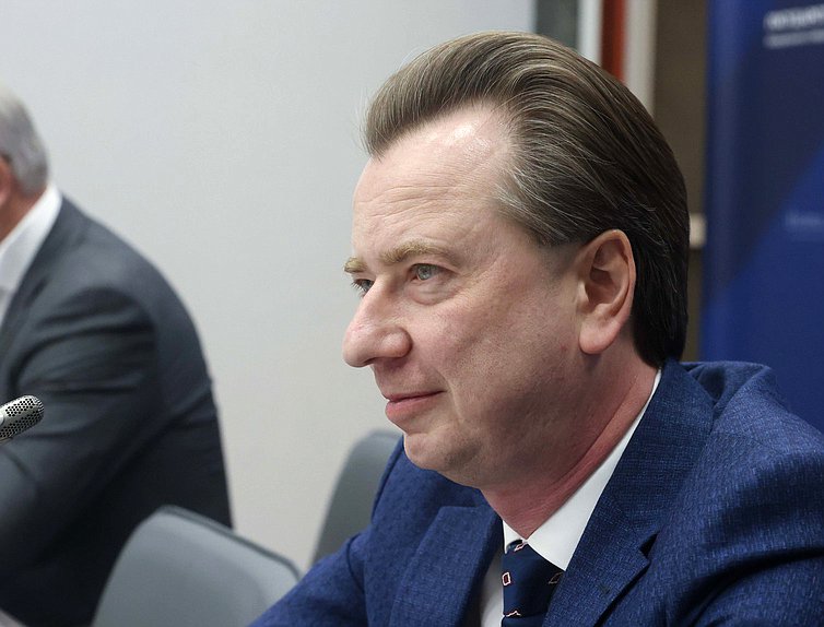 Первый заместитель Председателя Комитета по экологии, природным ресурсам и охране окружающей среды Владимир Бурматов