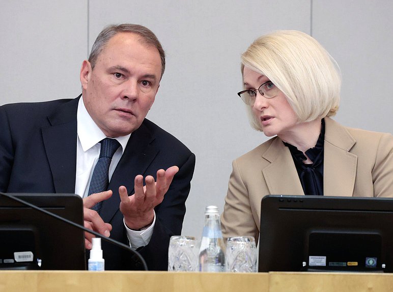 Заместители Председателя Государственной Думы Петр Толстой и Виктория Абрамченко