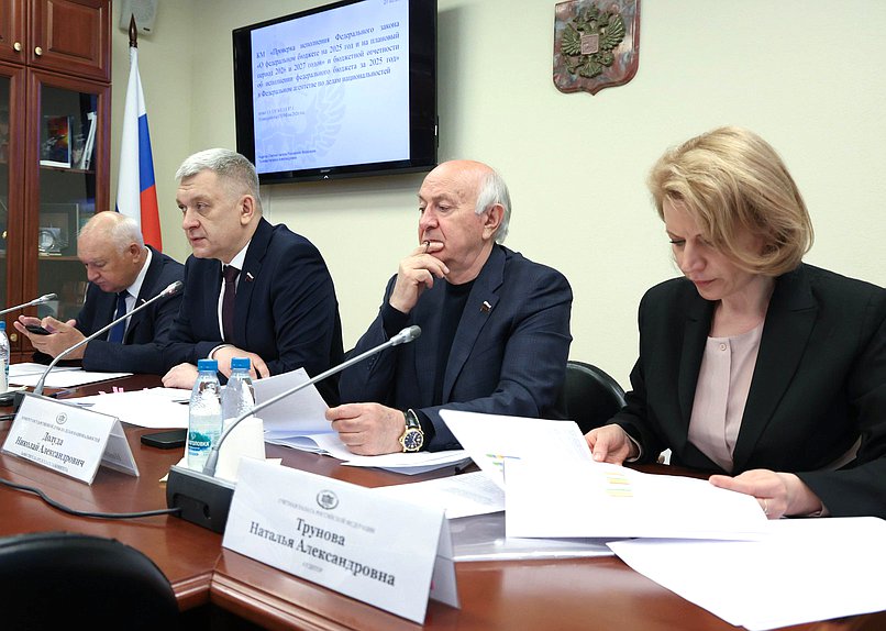 Первый заместитель Председателя Комитета по делам национальностей Ильдар Гильмутдинов, Председатель Комитета Владимир Иванов, заместитель Председателя Комитета Николай Долуда и аудитор Счетной палаты РФ Наталья Трунова