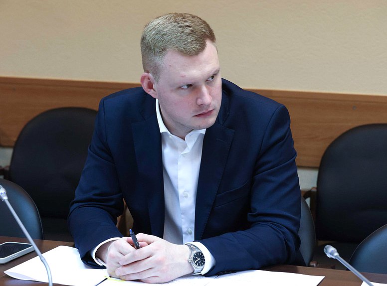 Член Комитета по промышленности и торговле Ярослав Самылин