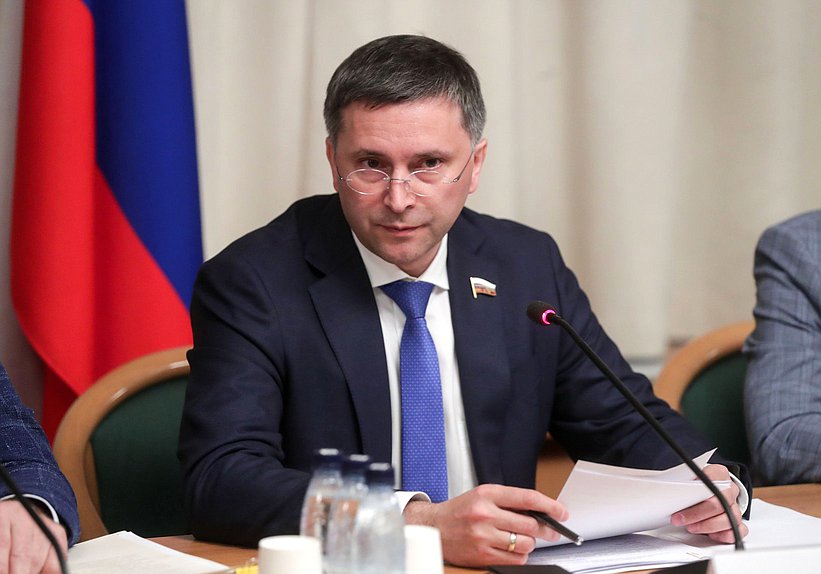 Председатель Комитета по экологии, природным ресурсам и охране окружающей среды Дмитрий Кобылкин