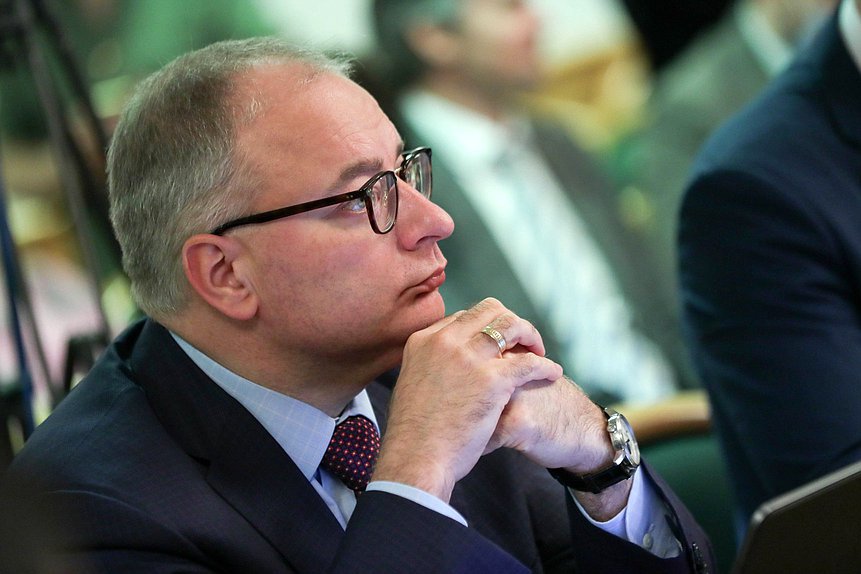 Директор правового департамента Министерства строительства и ЖКХ РФ Олег Сперанский
