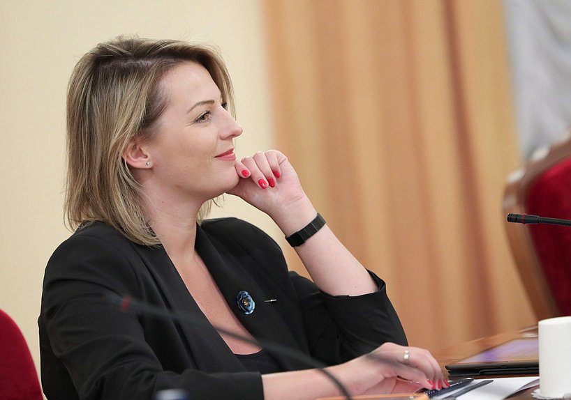 Круглый стол фракции партии «Новые люди» на тему «Развитие химической промышленности: проблемы и перспективы»