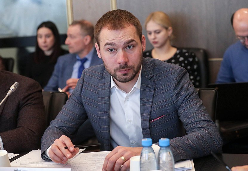 Заместитель Председателя Комитета по физической культуре и спорту Антон Шипулин