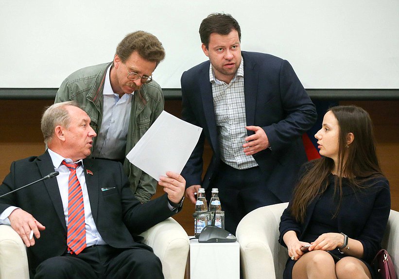 Первый заместитель Председателя Комитета по делам национальностей Валерий Рашкин