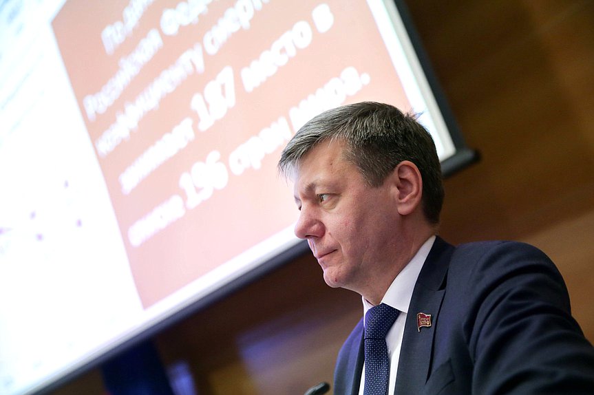 Первый заместитель Председателя Комитета по международным делам Дмитрий Новиков