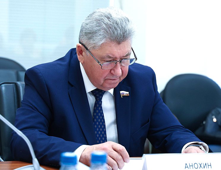 Член Комитета по науке и высшему образованию Алексей Анохин