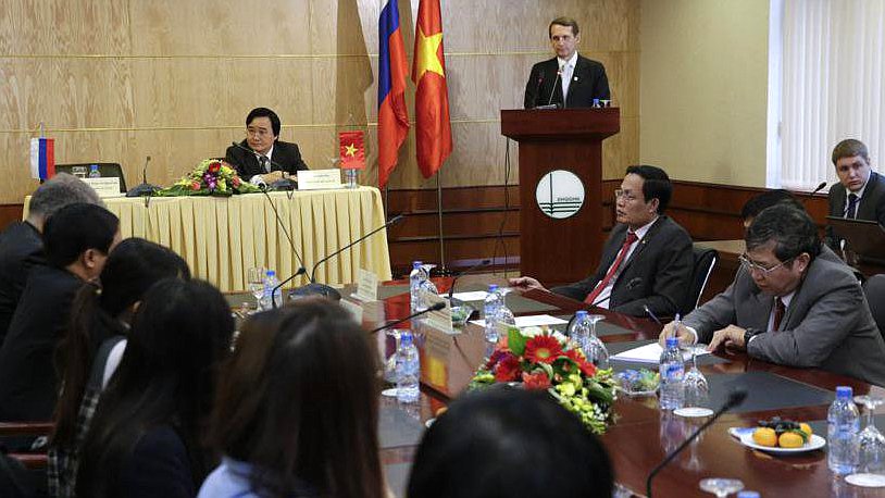 Встреча со студентами и преподавателями Вьетнамского национального университета.