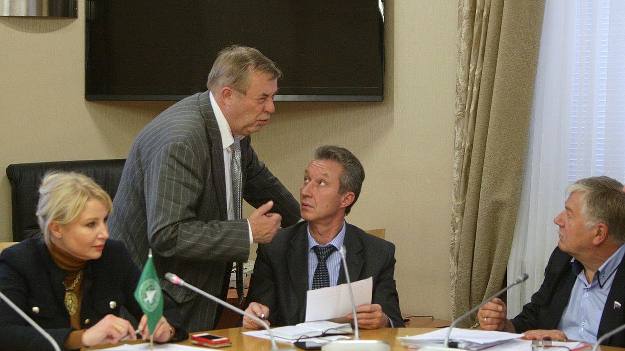   Круглый стол по вопросу законопроекта "О промышленной политике в Российской Федерации"