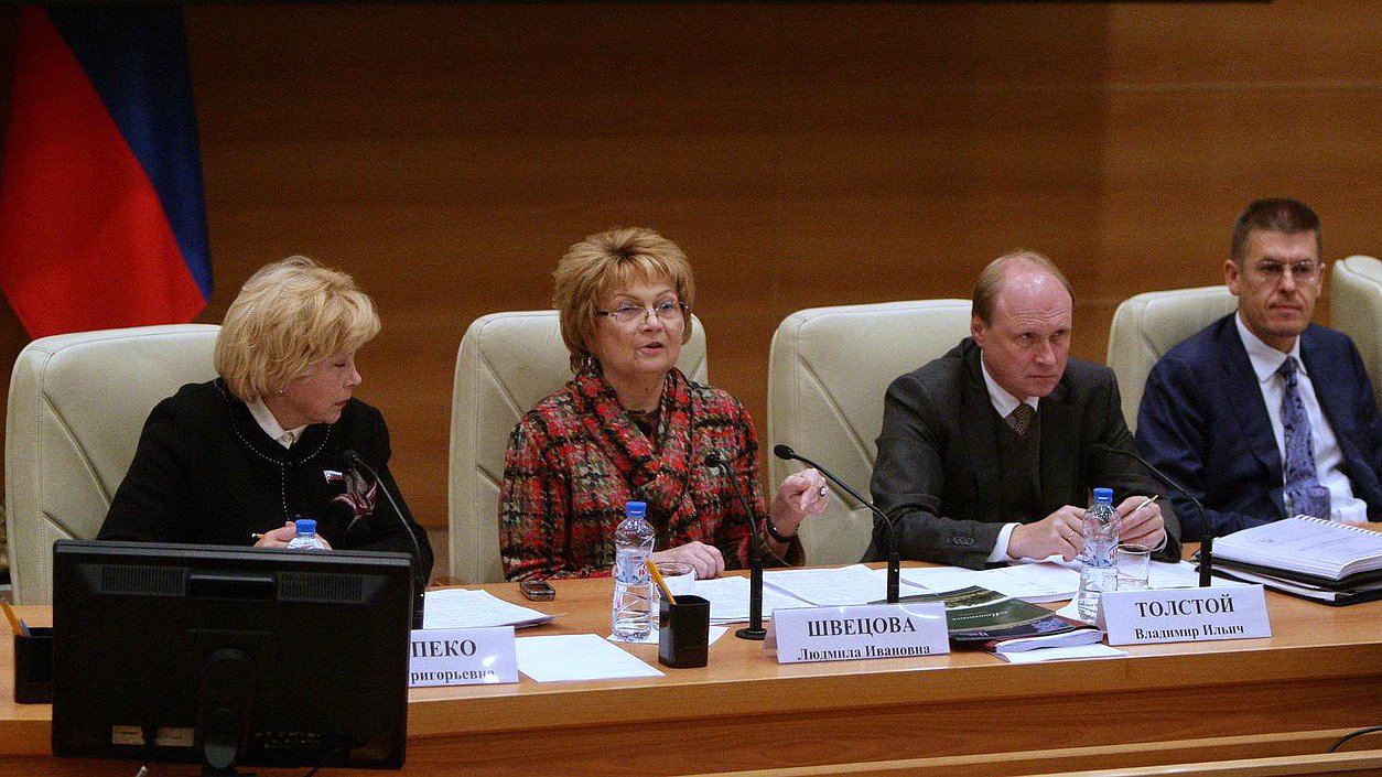   Парламентские слушания Комитета Государственной Думы по культуре на тему "О проекте Основ государственной политики и Ежегодном государственном докладе о состоянии культуры в Российской Федерации".