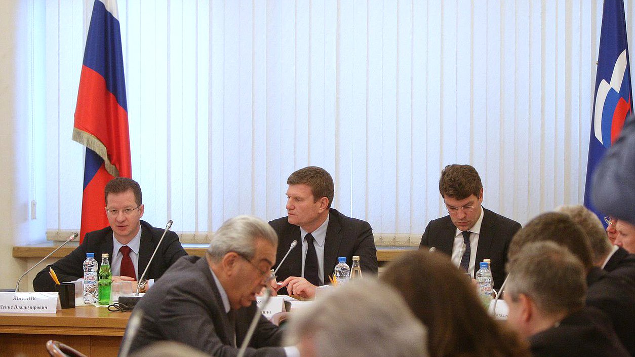 Заседание Экспертного совета по авиационно-космическому комплексу при Комитете Государственной Думы по промышленности на тему "Развитие ракетно-космического комплекса Российской Федерации. Задачи и перспективы".