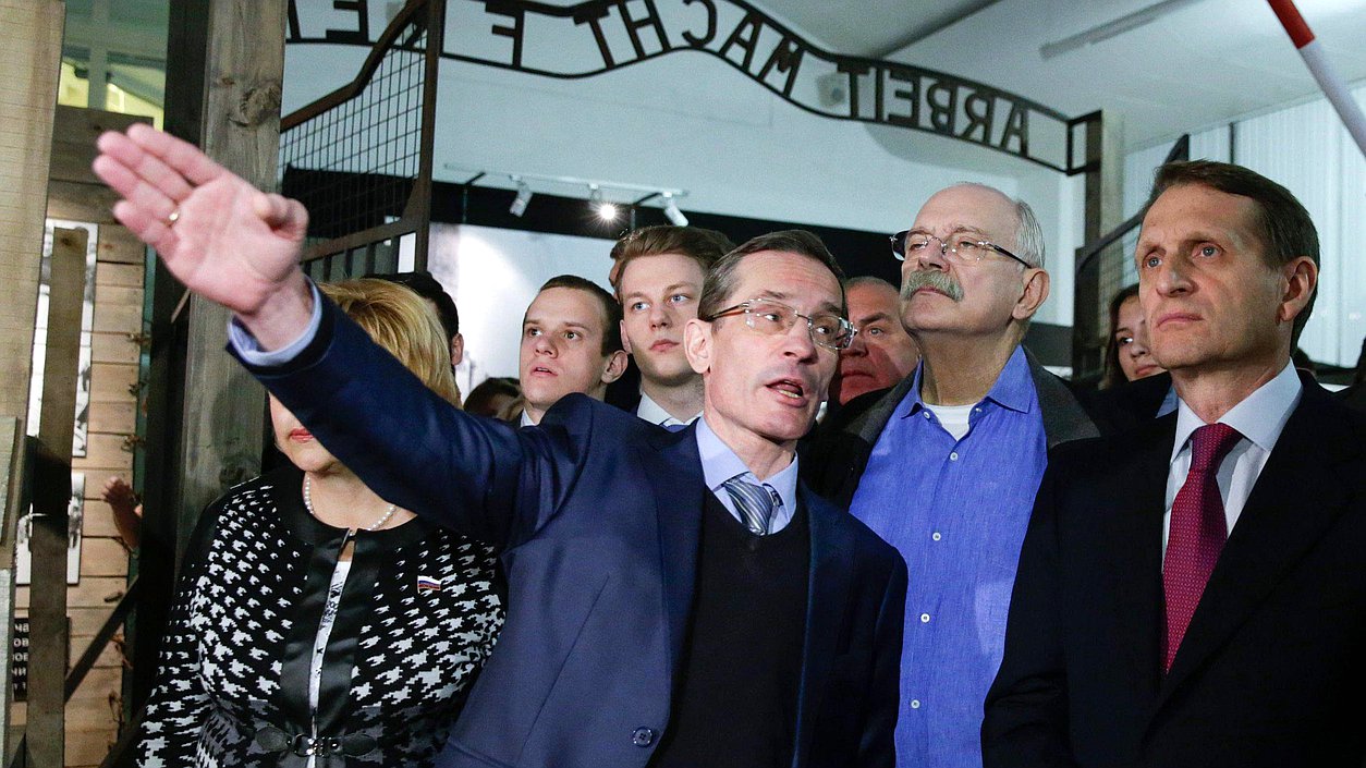 Открытие выставки "Помни. Преступления нацизма. Освободительная миссия Красной армии в Европе".