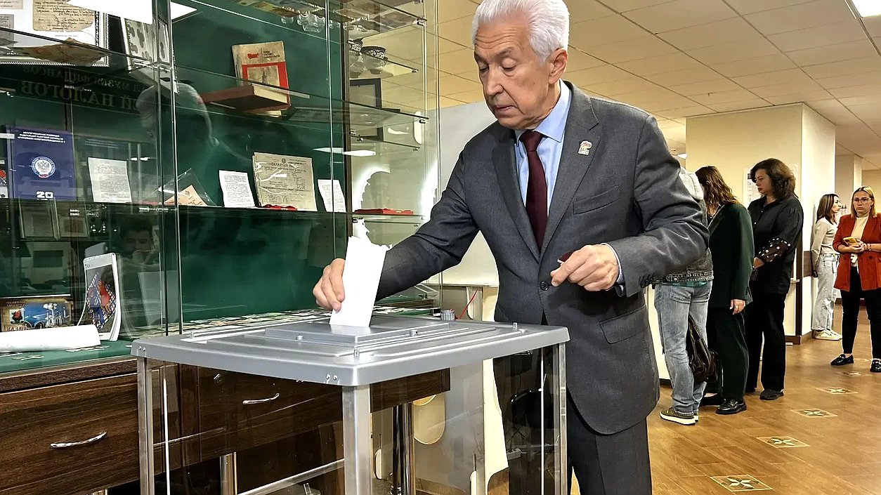 Руководитель фракции «Единая Россия» Владимир Васильев
