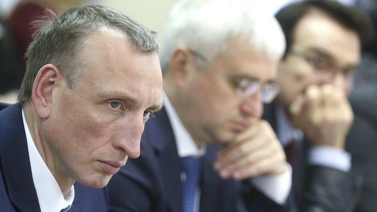 Член Комитета по экономической политике, промышленности, инновационному развитию и предпринимательству Александр Козловский