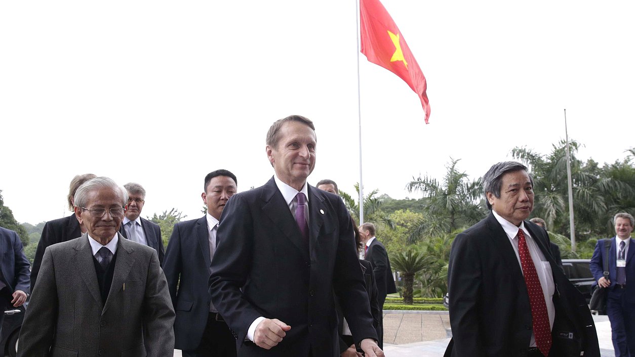 Круглый стол с участием членов Вьетнамского исторического общества. 