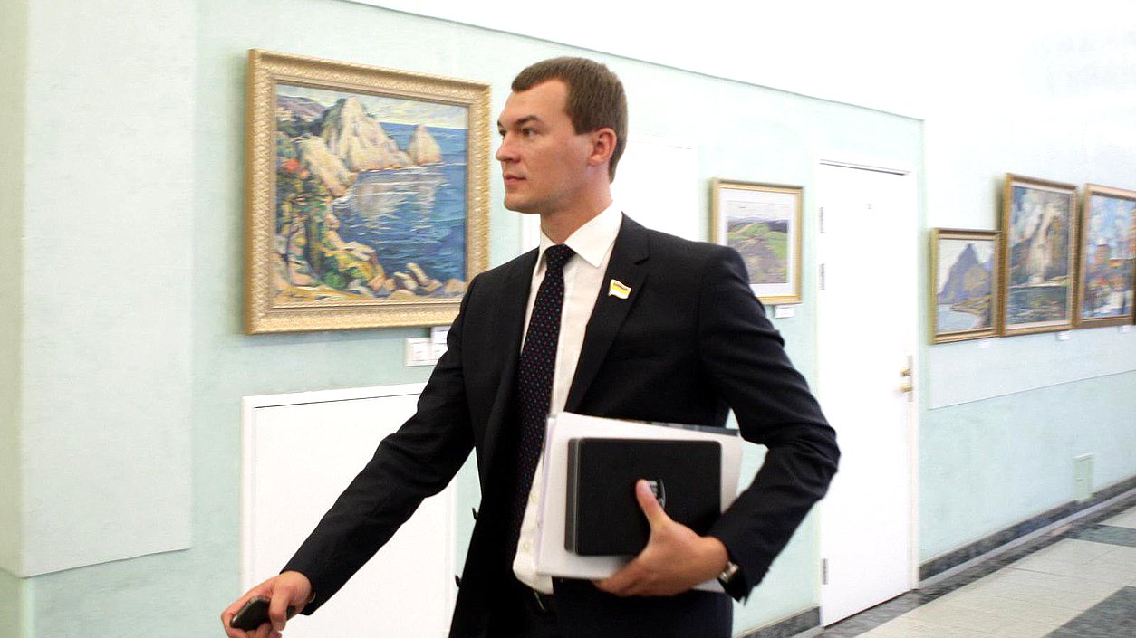   Открытие выстави картин Юрия Ивановича Филиппова "Истоки Родины".